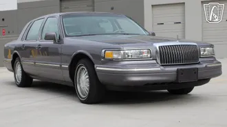 1996 Lincoln Town Car photo 6