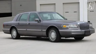 1996 Lincoln Town Car photo 7