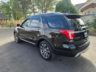 2017 Ford Explorer photo 3