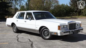1989 Lincoln Town Car photo 3