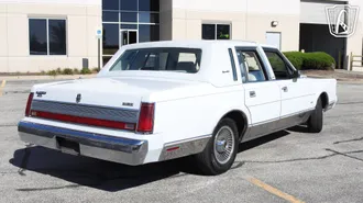 1989 Lincoln Town Car photo 4