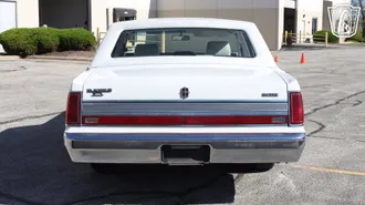 1989 Lincoln Town Car photo 5