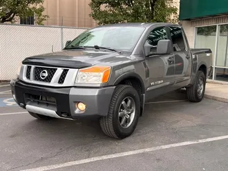 2015 Nissan Titan PRO-4X photo 3