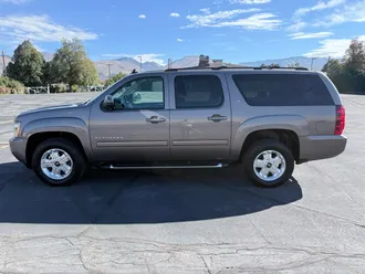 2013 Chevrolet Suburban photo 2
