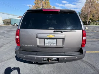 2013 Chevrolet Suburban photo 4