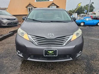 2011 Toyota Sienna photo 2