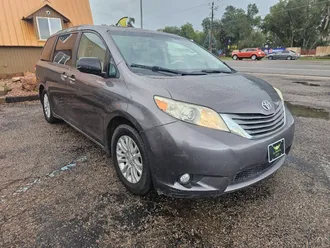 2011 Toyota Sienna photo 3