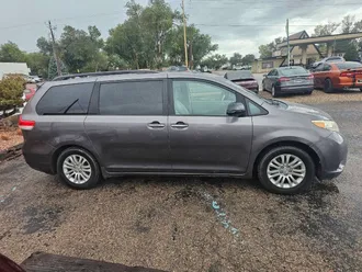 2011 Toyota Sienna photo 4