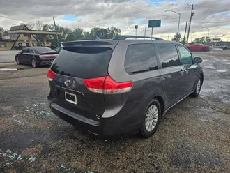 2011 Toyota Sienna photo 5