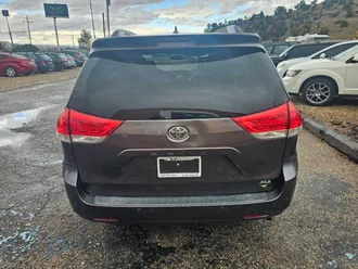 2011 Toyota Sienna photo 6