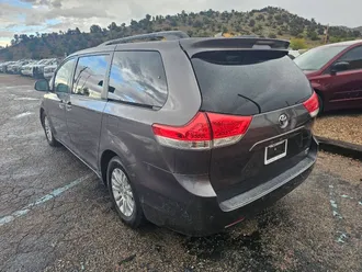 2011 Toyota Sienna photo 7