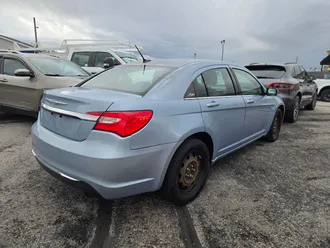 2014 Chrysler 200 photo 3