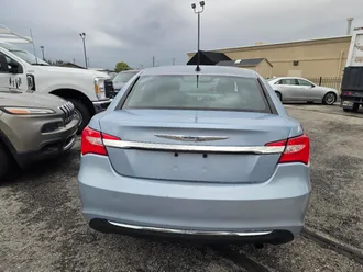 2014 Chrysler 200 photo 4
