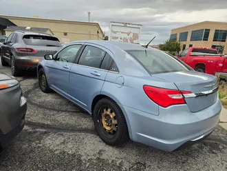 2014 Chrysler 200 photo 5