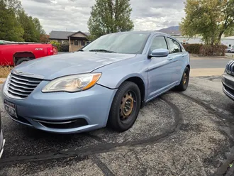 2014 Chrysler 200 photo 6