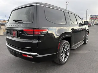 2023 Jeep Wagoneer photo 3