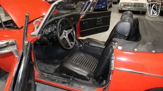 1974 MG B photo 6