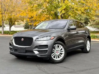 2017 Jaguar F-PACE photo 2