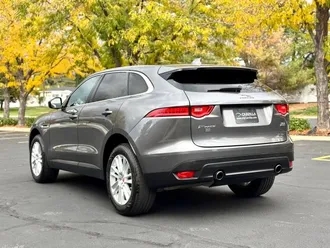 2017 Jaguar F-PACE photo 3