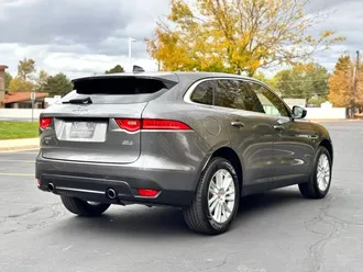 2017 Jaguar F-PACE photo 4