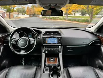 2017 Jaguar F-PACE photo 6
