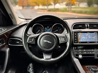 2017 Jaguar F-PACE photo 7