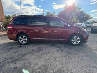 2013 Toyota Sienna photo 5
