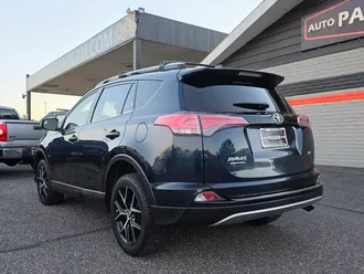 2018 Toyota RAV4 photo 3