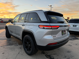 2024 Jeep Grand Cherokee photo 3