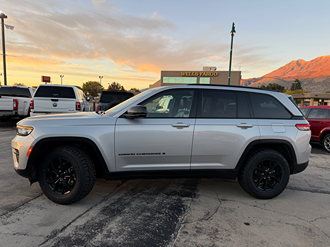 2024 Jeep Grand Cherokee photo 2